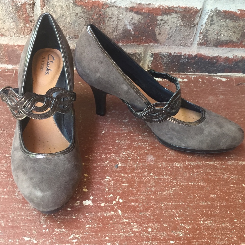 ❌SOLD❌ Clarks Artisan suede mary-jane heel